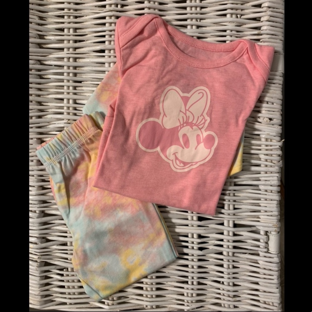Disney Minnie Mouse onesie, pants & bib set - Picture 2 of 5